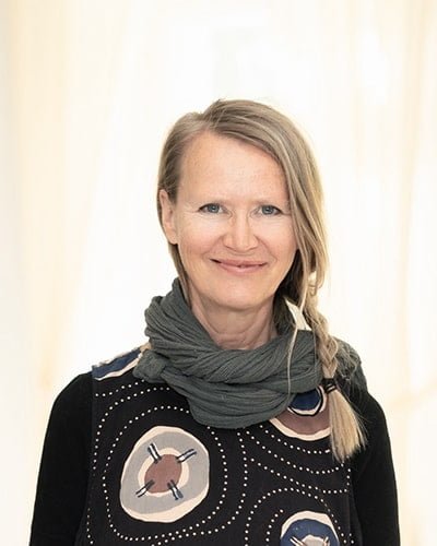 Ekspressiivisentaideterapian kouluttaja Suvi Laine-Karsten